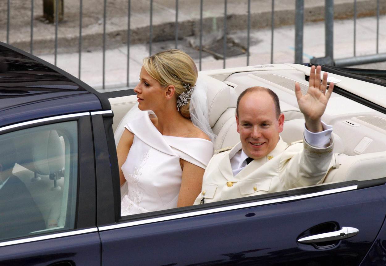  Zbog fotografija sa venčanja Šarlin od Monaka osi titulu najtužnije princeze. 