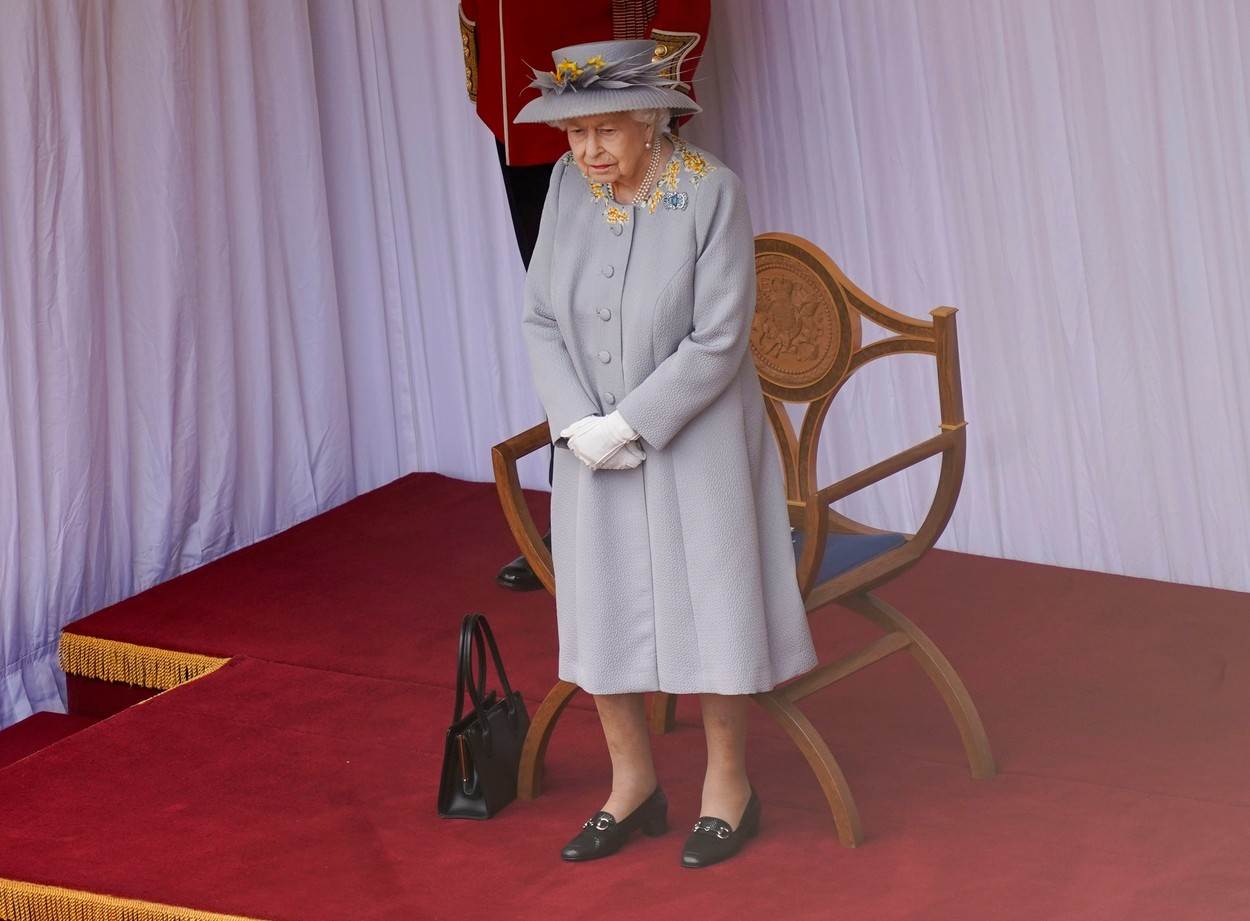 Kraljica Elizabeta ne želi da se Kejt povuče iz javnosti zbog trudnoće. 