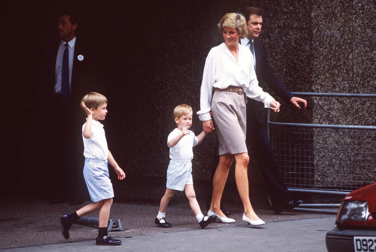  Princ Vilijam tešio je majku kada je saznao da će joj Čarls oduzeti titulu. 