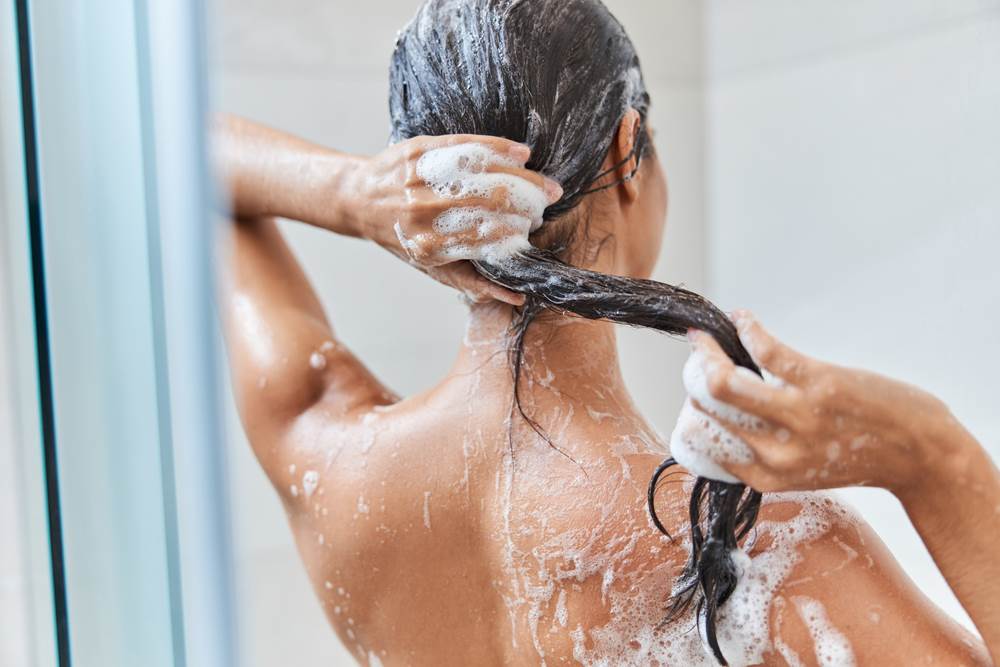  opadanje kose može se sprečiti upotrebom pravilnih šampona. 