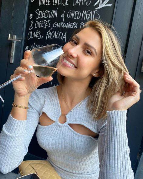  Jovana Rajačić preuzela je Instagram profil Viktorije Bekam na jedan dan. 