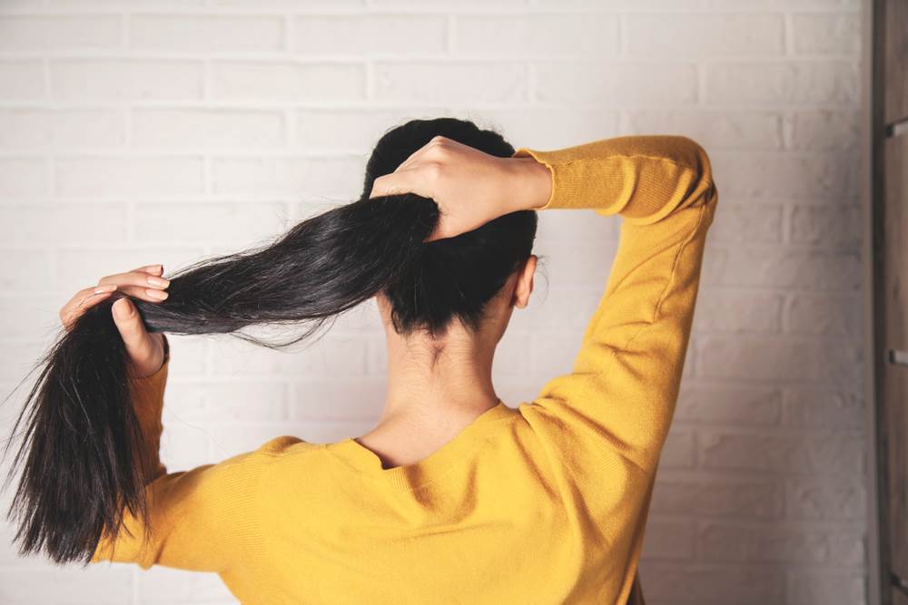  Pored namirnica koje pomažu oporavku kose, postoje i proizvodi koji su štetni za našu kosu. 