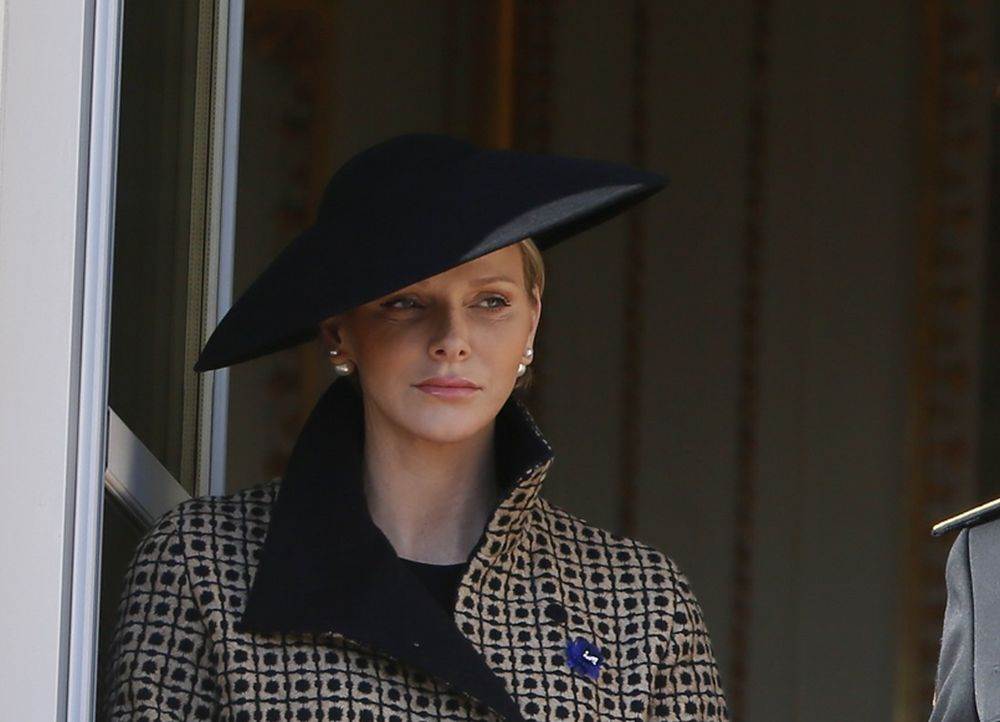  Princeza od Monaka Šarlin vratila se kući nakon što se četiri meseca lečila u mentalnoj bolnici u Švajcarskoj. 
