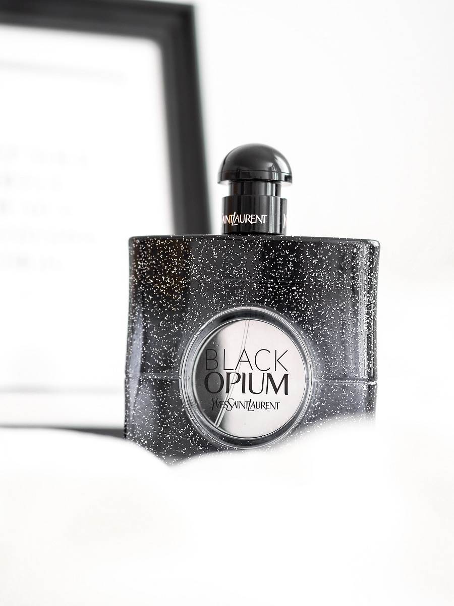  Yves Saint Laurent Black Opium parfem privlači muškarce. 