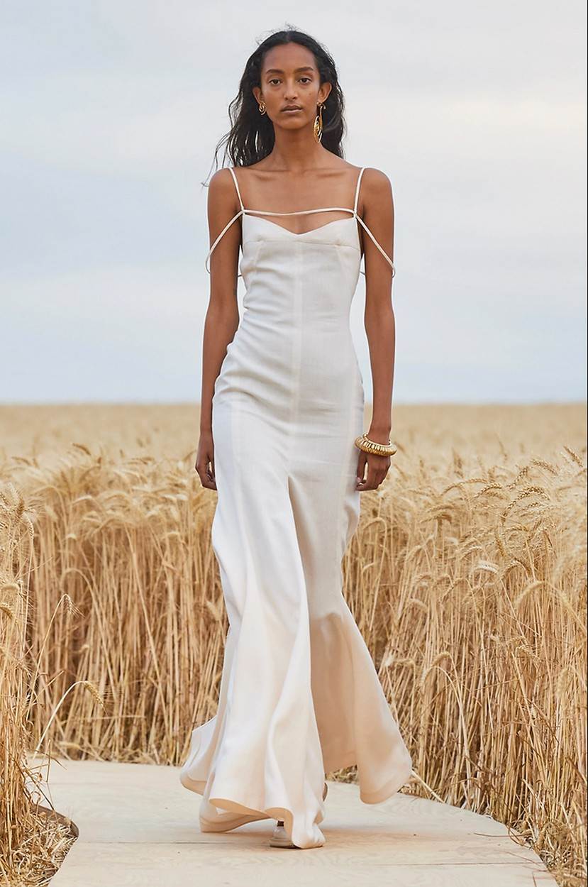  (200717) -- VEXIN (FRANCE), July 17, 2020 (Xinhua) -- A model displays a creation of French fashion house Jacquemus at a wheat field in Vexin, near Paris, France, July 16, 2020.,Image: 544345400, License: Rights-managed, Restrictions: , Model Release: no, Credit line: - / Xinhua News / Profimedia 