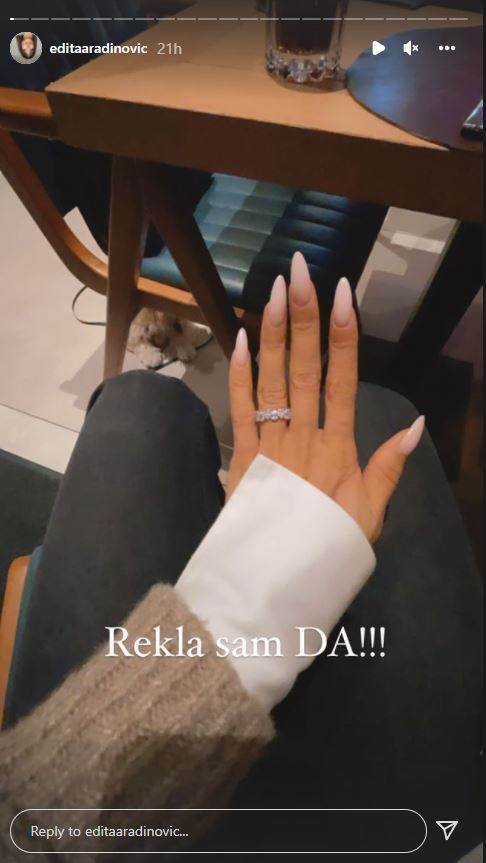  Edita Aradinović pohvalila se prstenom na storiju. 