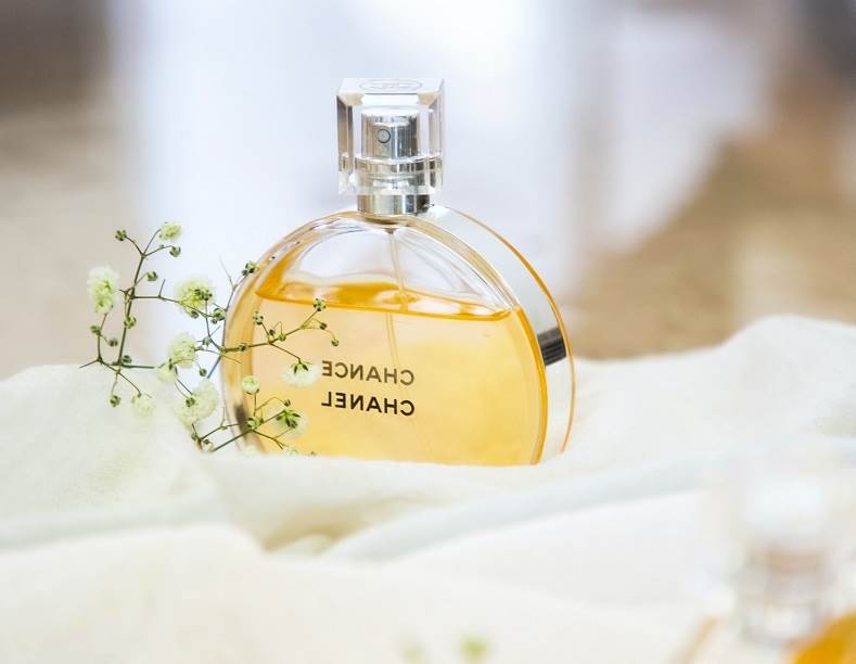 Obradujte sebe ili dragu osobu poznatim brendiranim parfemi po ceni do 4.000 dinara. 