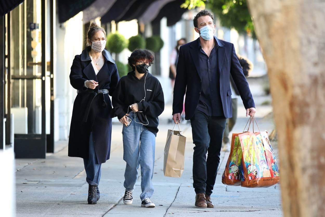 Dženifer Lopez i Ben Aflek u šopingu sa ćerkom koja neguje muškobanjasti modni stil za razliku od svoje slavne majke. 