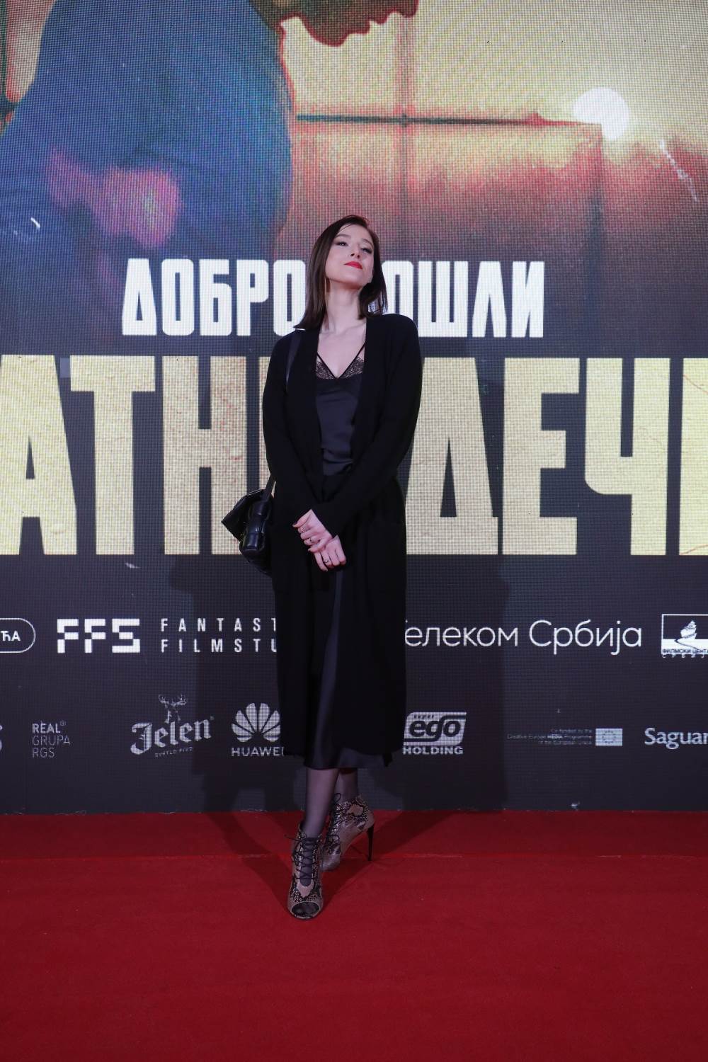  Milena Radulović na premijeri filma Zlatni dečko ponela je torbu koja je hit već sezonama. 