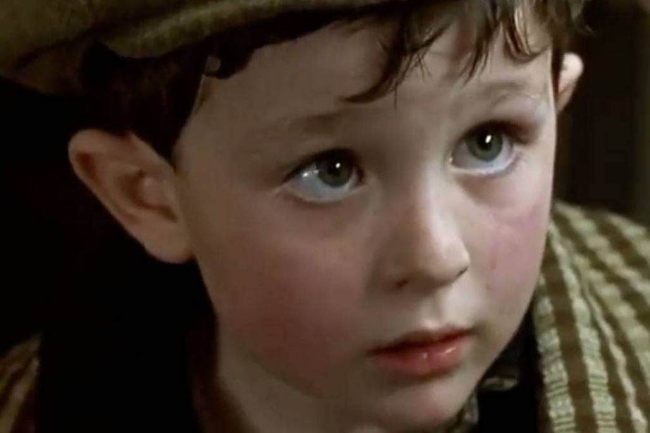  Ris Tompson tumačio je lik siromašmnog dečaka u filmu Titanik koji umire zagrljen sa sestrom na spavanju 