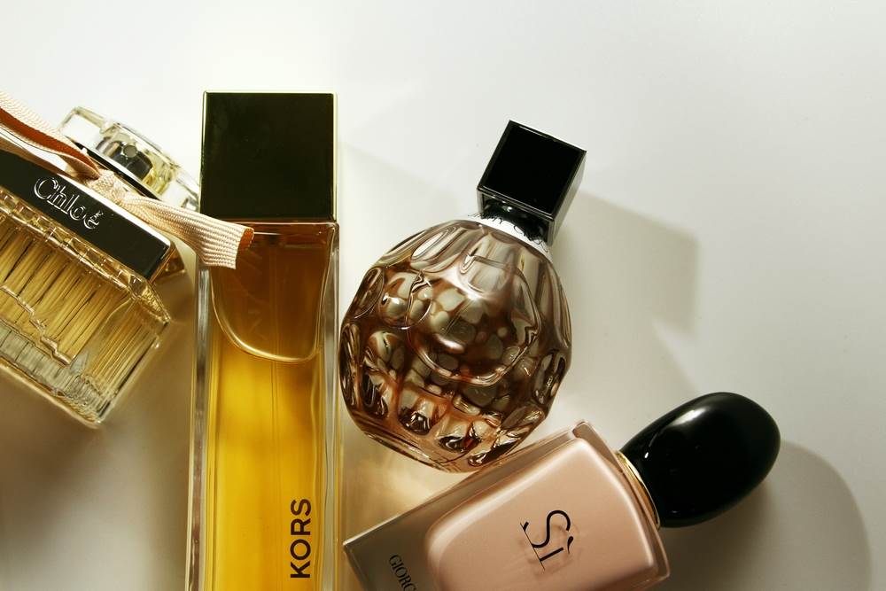  cena parfema obično se temelji na retkosti i ceni sirovina koje čine parfem 