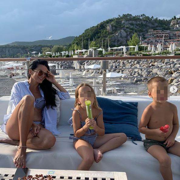  Aleksandra Jeftanović podelila je fotografije sa odmora sa decom. 