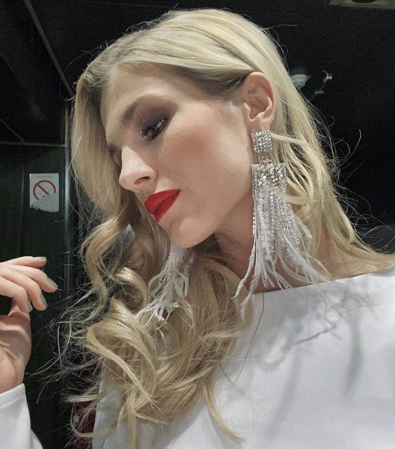 Nevena Božović izgledom oživela glamur starog Holivuda. Nevena Božović izgledom oživela glamur starog Holivuda.