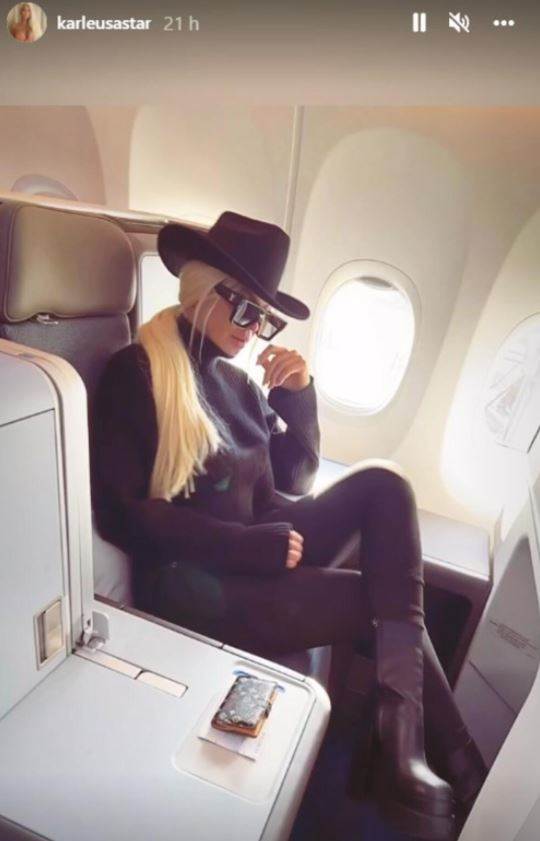  Jelena Karleuša, njene ćerke i menadžer Zoran Birtašević leteli su biznis klasom do Dubaija. 