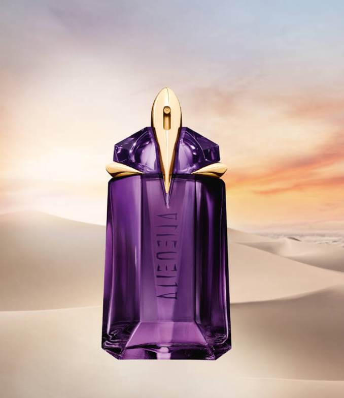  Alien Mugler parfem asocira na jaku ženu. 