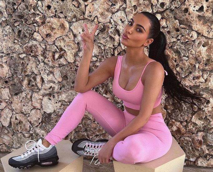 Kim Kardašijan pridržavala se najstrožije varijante keto ishrane. Kim Kardašijan pridržavala se najstrožije varijante keto ishrane.