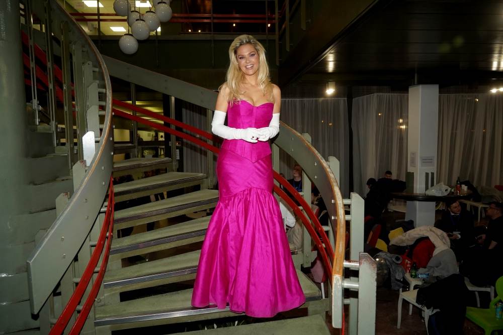  Lena Kovačević u pink haljini na beoviziji 