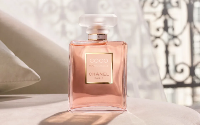  Jelena Karleuša i Nataša Bekvalac koriste isti parfem Chanel Coco Mademoiselle. 