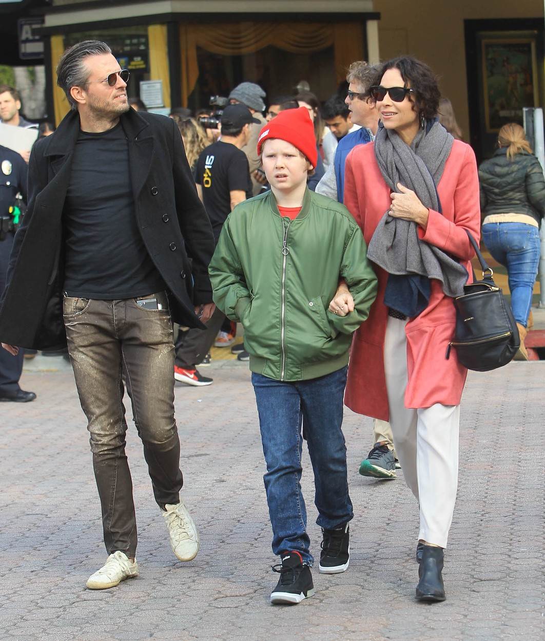  Mini Drajver odgaja sina sa dečkom. 