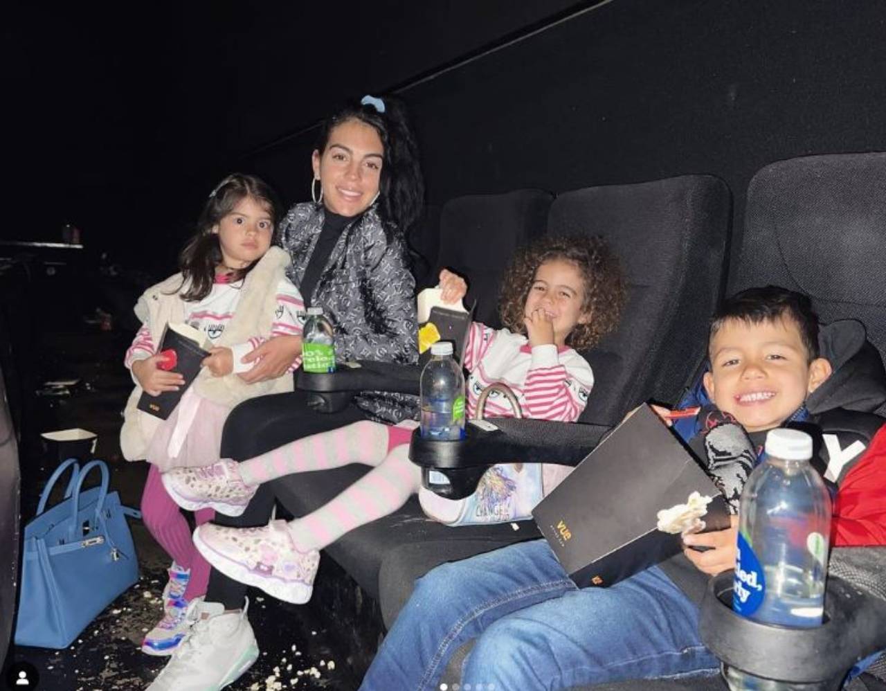  Geroginu Rodrigez kritikovali su jere je sa decom u bioskopu ostavila haos. 
