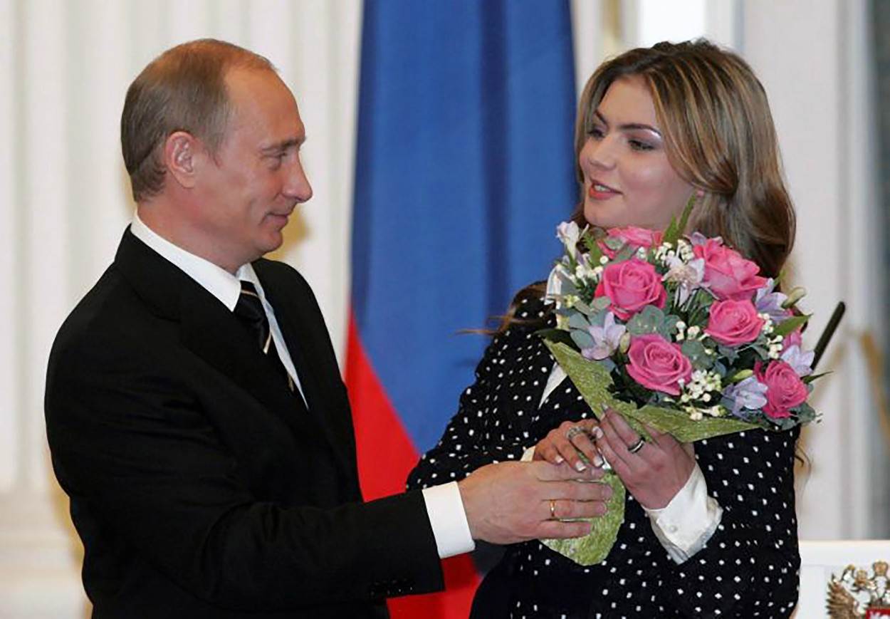 Putinova ljubavnica šokirala novim plastičnim licem. 