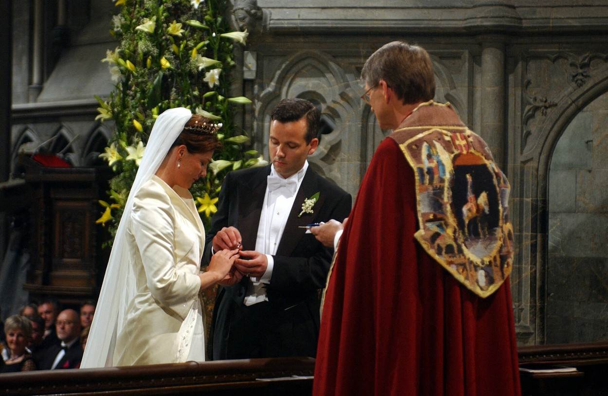  Princeza Marta udala se 2001. za Ari Bena. 