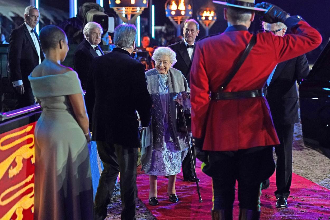  kraljica Elizabeta oduševljena je bila konjiškim šou programom. 