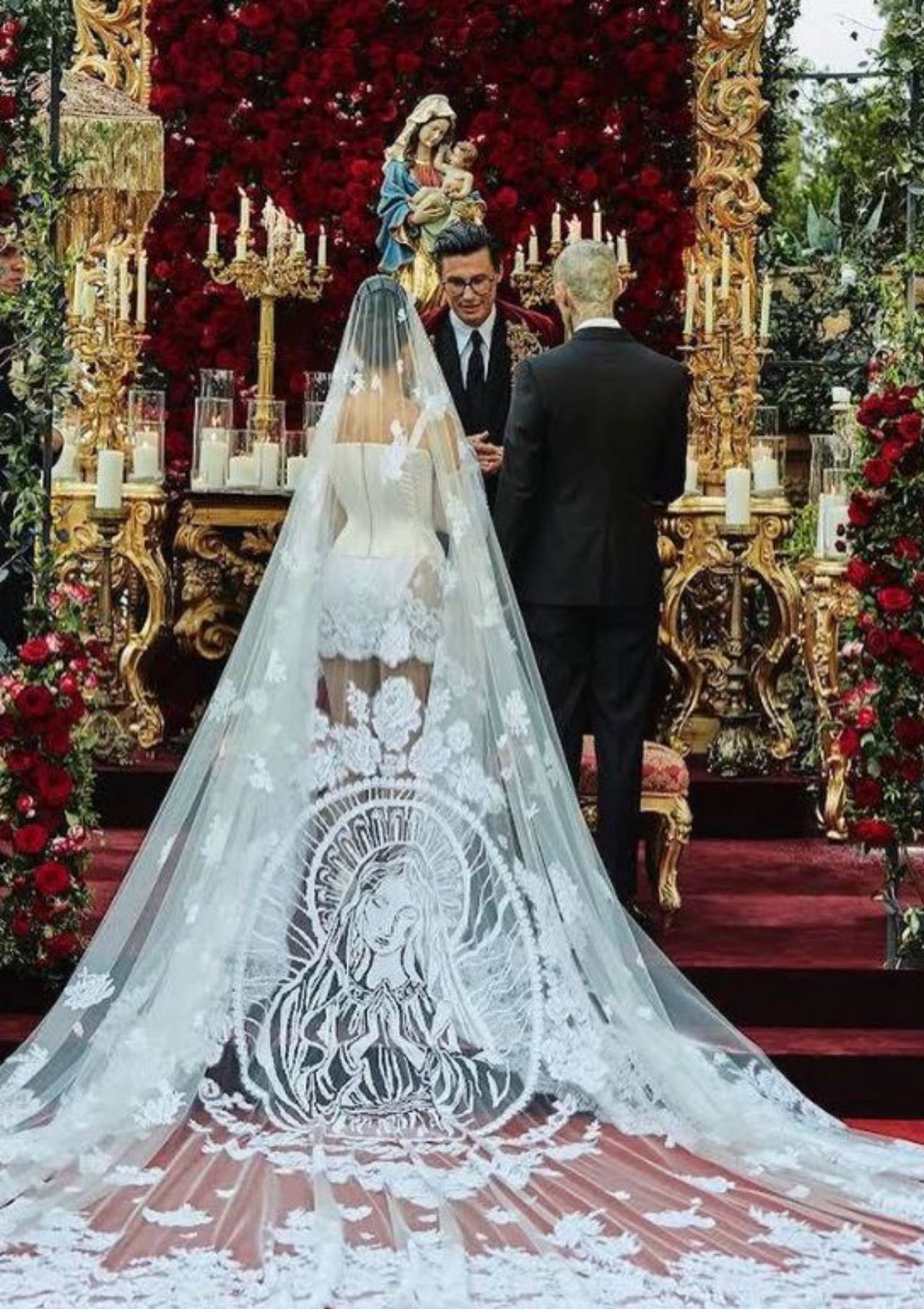  Kortni Kardašijan oduševila je izborom vela na svom venčanju. 