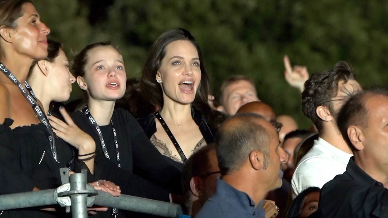 Anđelina Džoli na koncertu sa ćerkom Anđelina Džoli na koncertu sa ćerkom