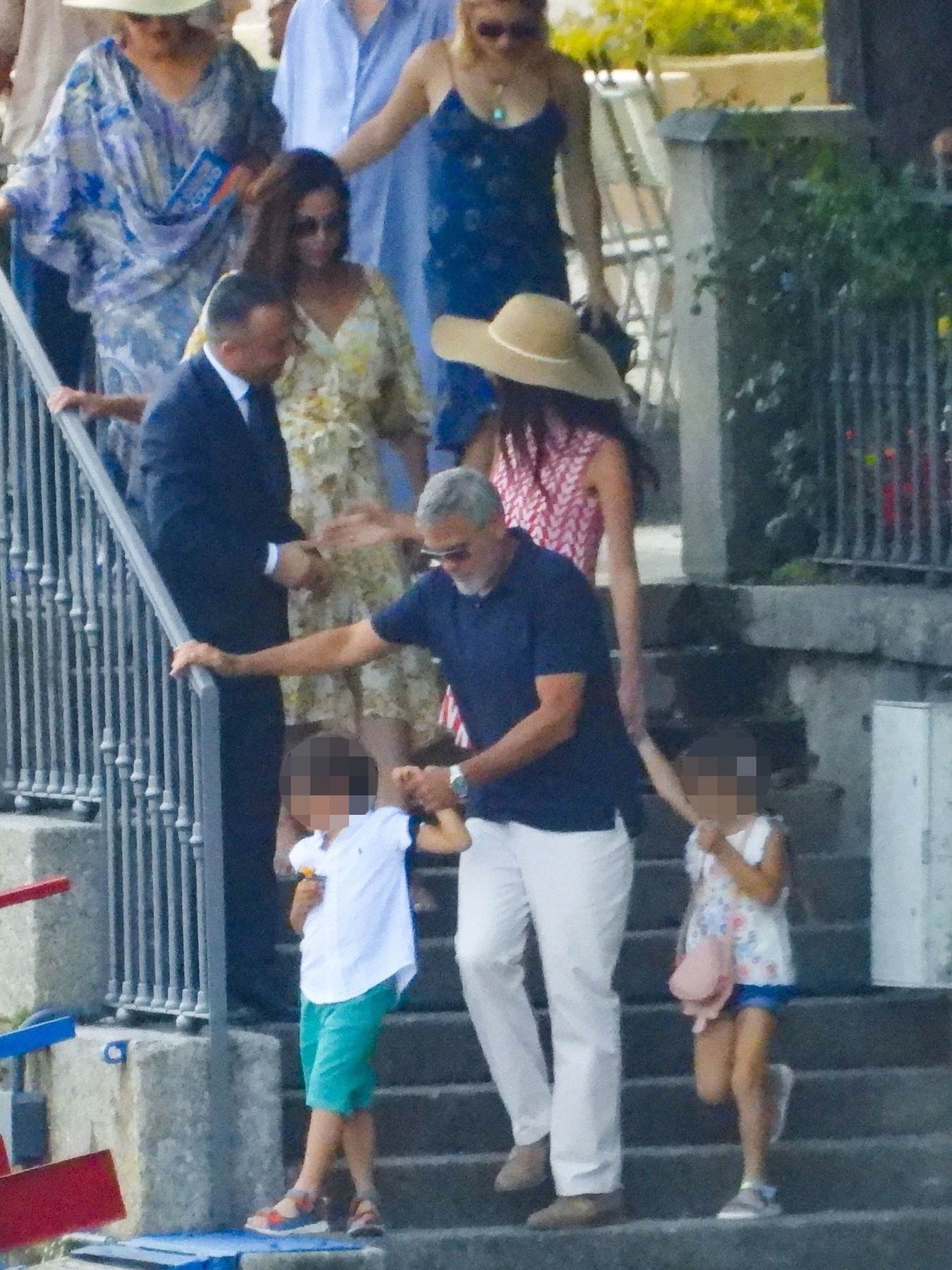  Džordž Kluni i Amal Kluni sa decom. 