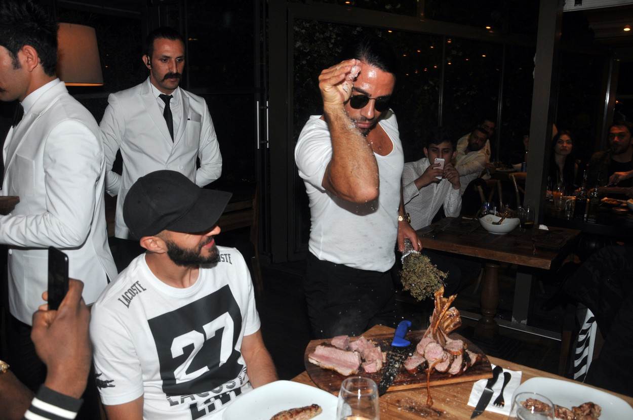  Nusret obavio fotografiju računa iz njegovog restorana. 