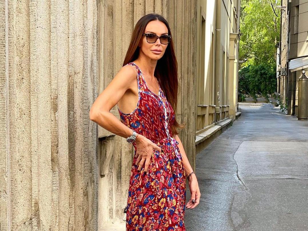  Modna ikona Beograda, Jasmina Šupeljak najavila je trend balon pantalona za jesen 2022. 