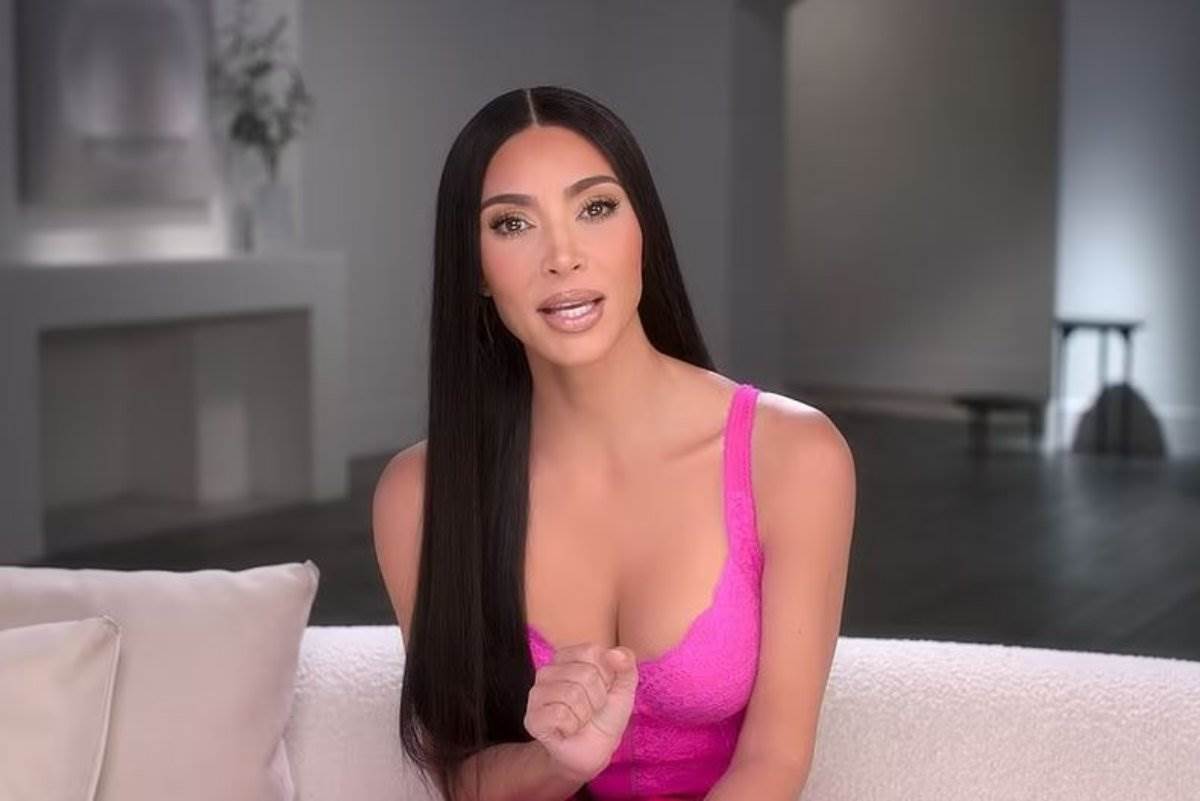 Kim Kardašijan čini sve samo da ostane viralna. Kim Kardašijan čini sve samo da ostane viralna.
