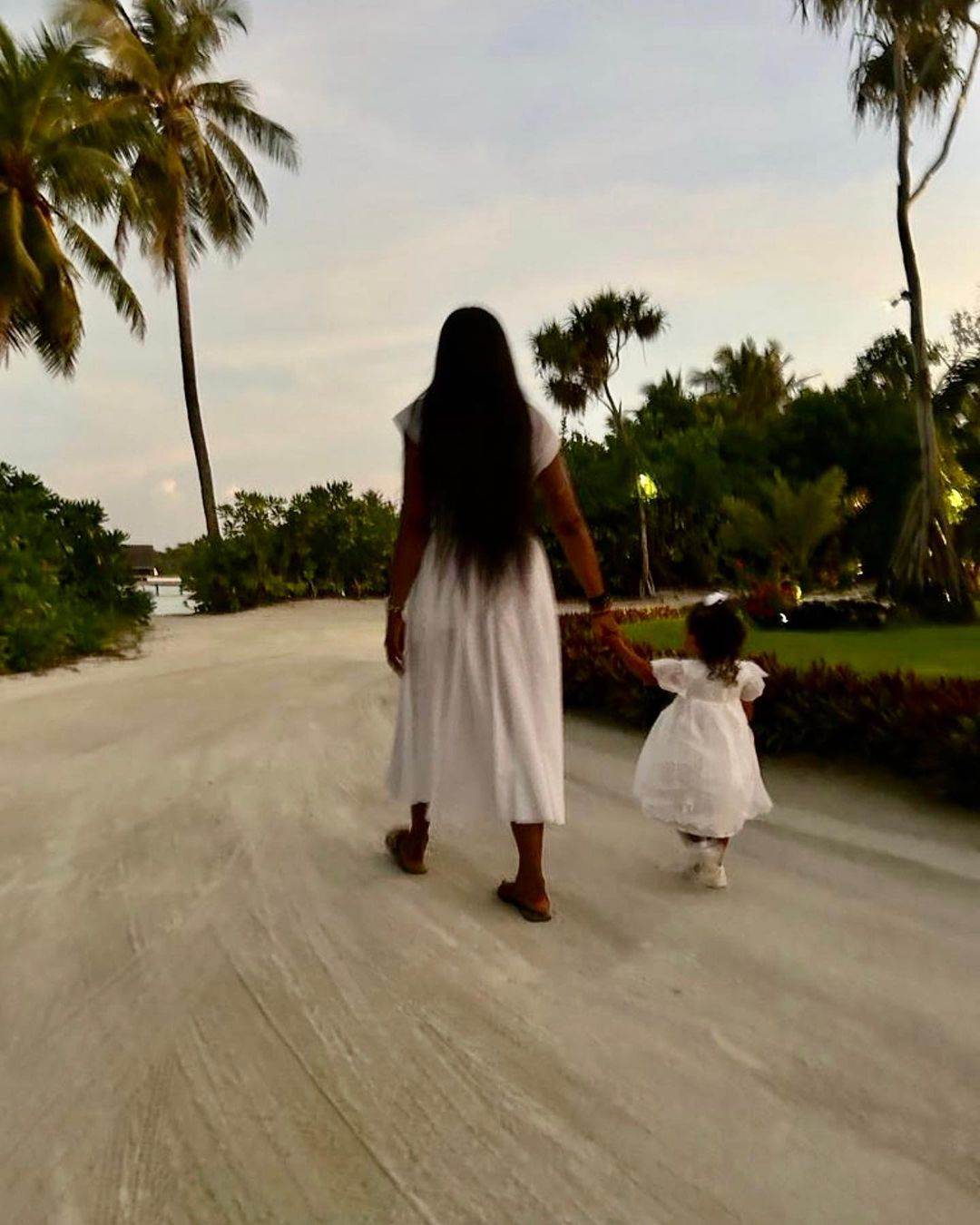  Naomi Kembel sa ćerkom. 