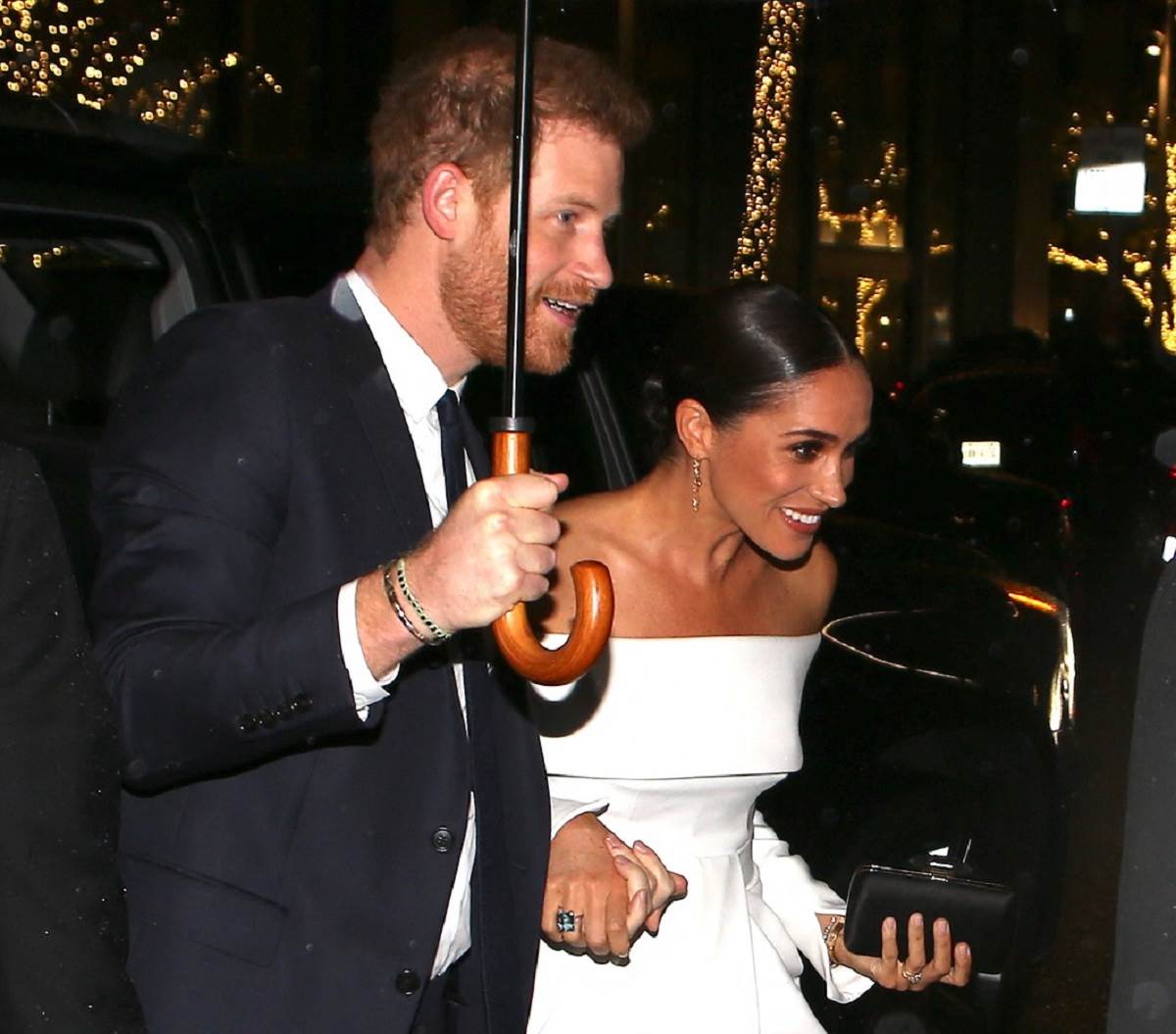  Megan Markl u beloj Louis Vuitton haljini i prstenom na ruci oživela svoj dan venčanja. 