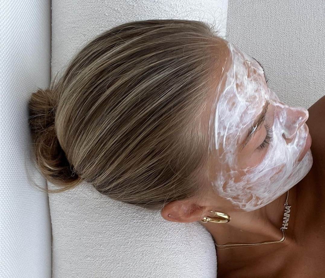  Ukoliko ste se susreli sa problemima na koži, predlažemo vam da u svoju rutinu uvede ove maske za lice. 