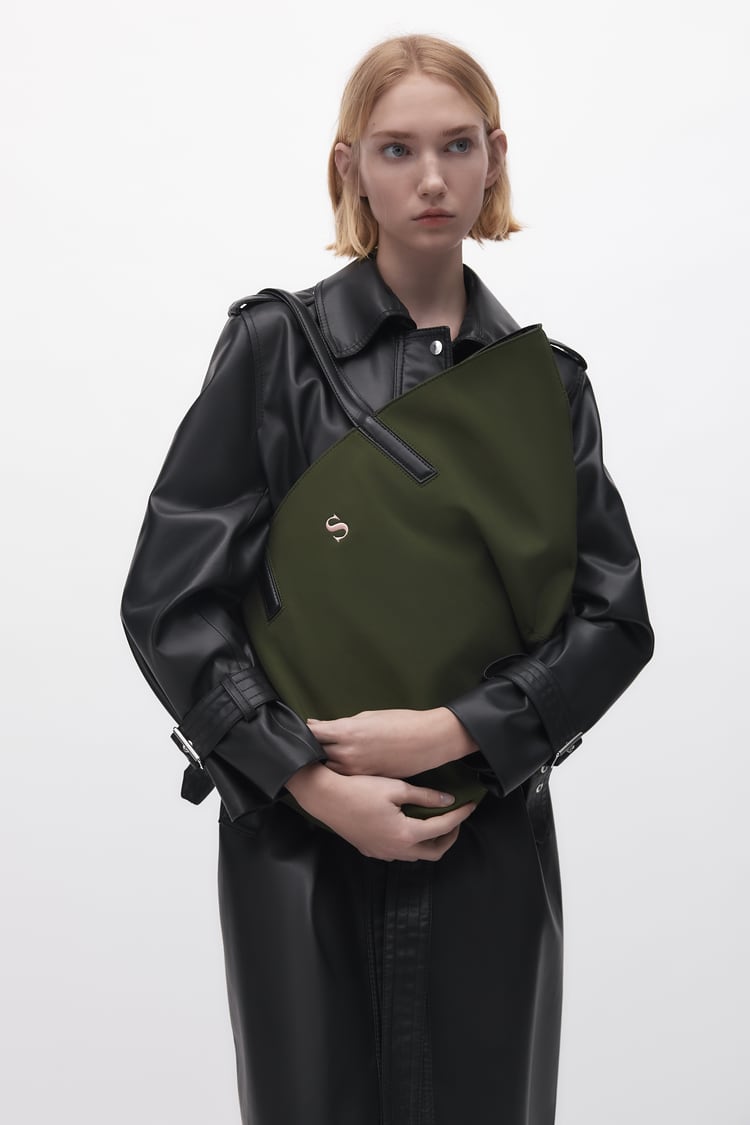 Zara od sada ima mogućnost personalizovanja komada. Zara od sada ima mogućnost personalizovanja komada.