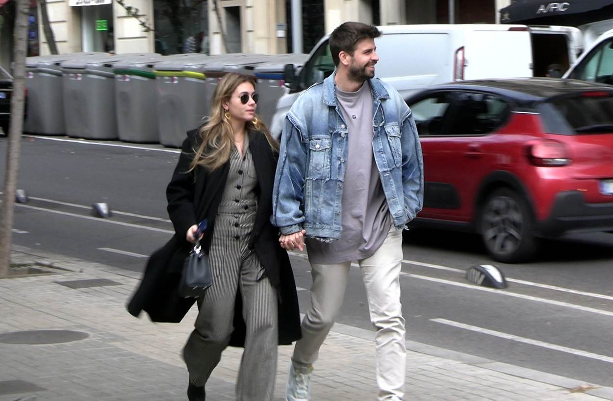  Žerar Pike i Klara Čia Marti uhvaćeni su zajedno na ulicama Barselone u retkom javnom pojavljivanju. 