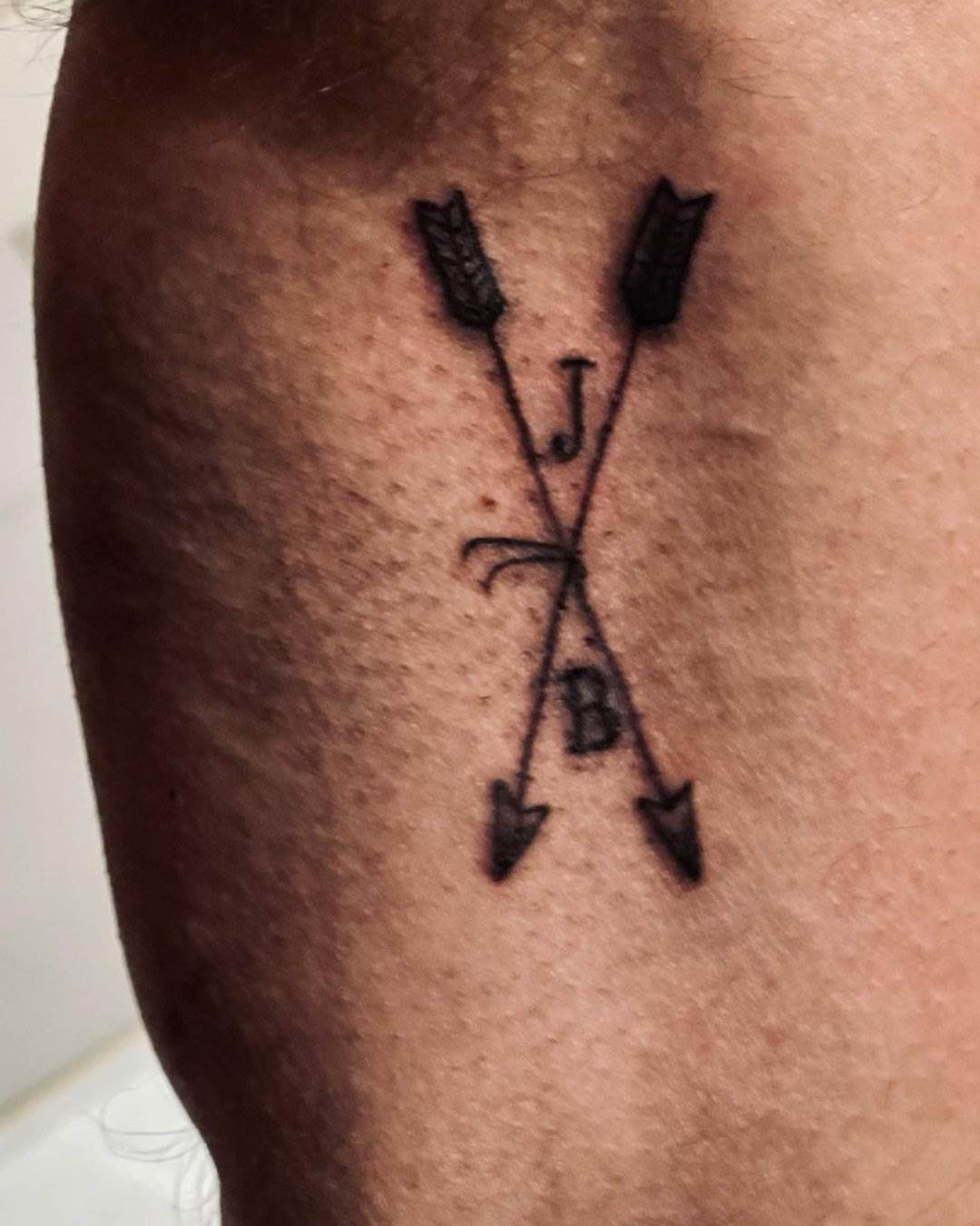  Ben aflek ima tetovažu posvećenu Dženifer Lopez. 
