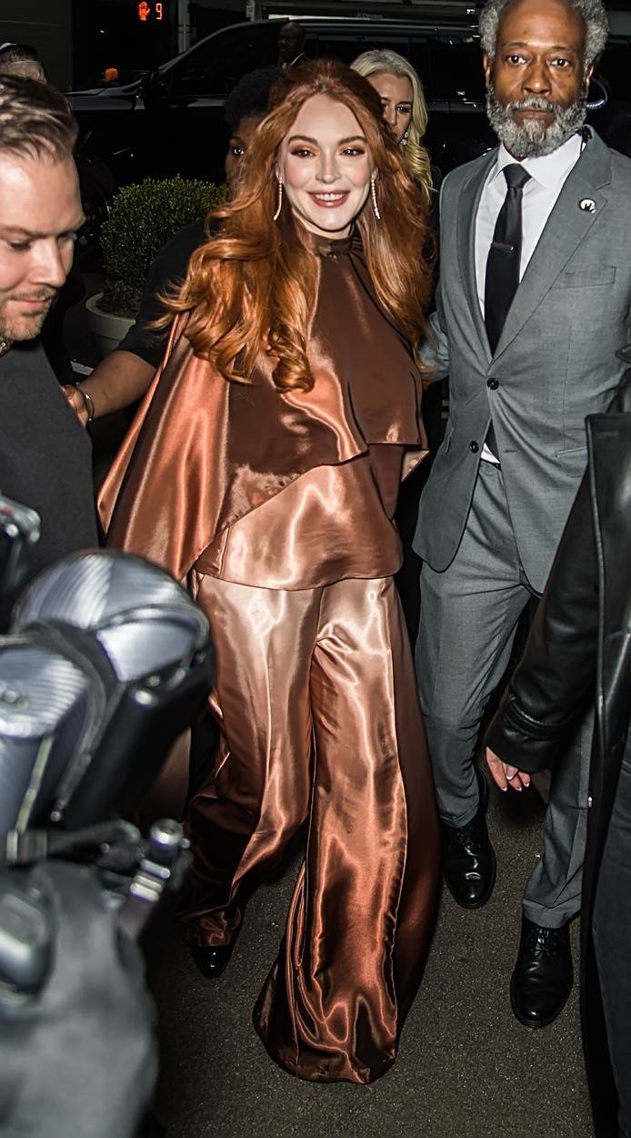  Lindzi Lohan pojavila se prošlog meseca u javnosti u širokoj odeći. 