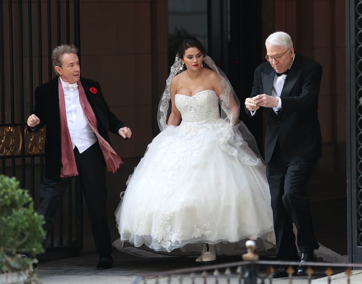  Selena Gomez je prošetala u venčanici i izazvala oduševljenje javnosti. 