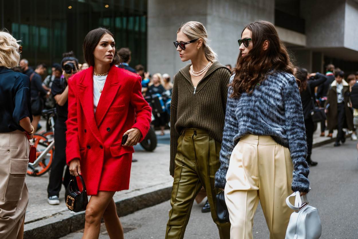 Trendy i cool izgled ovog proleća ne izostavlja neke od najtraženijih modnih komada. Trendy i cool izgled ovog proleća ne izostavlja neke od najtraženijih modnih komada.