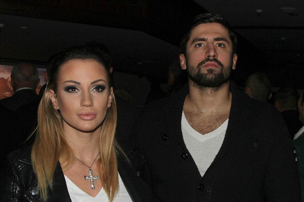 Nikola Rađen i Ana Kokić razveli su se zbog prevare. Nikola Rađen i Ana Kokić razveli su se zbog prevare.