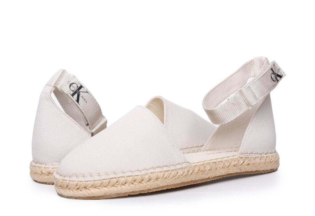 espadrile u beloj boji izgledaju luksuzno i elegantno. espadrile u beloj boji izgledaju luksuzno i elegantno.