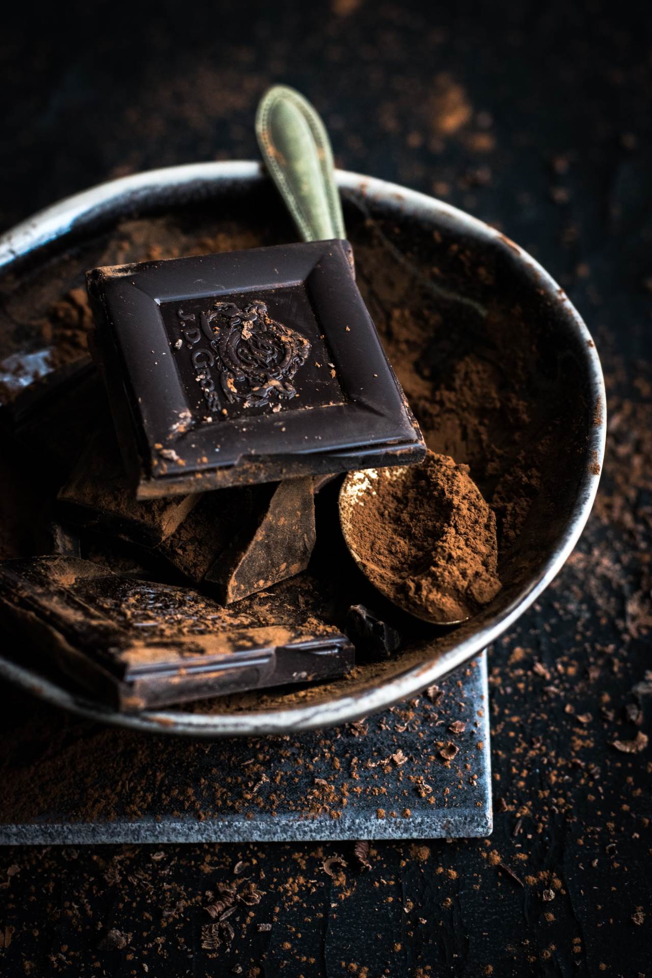  Crna čokolada je dobra za PMS. 
