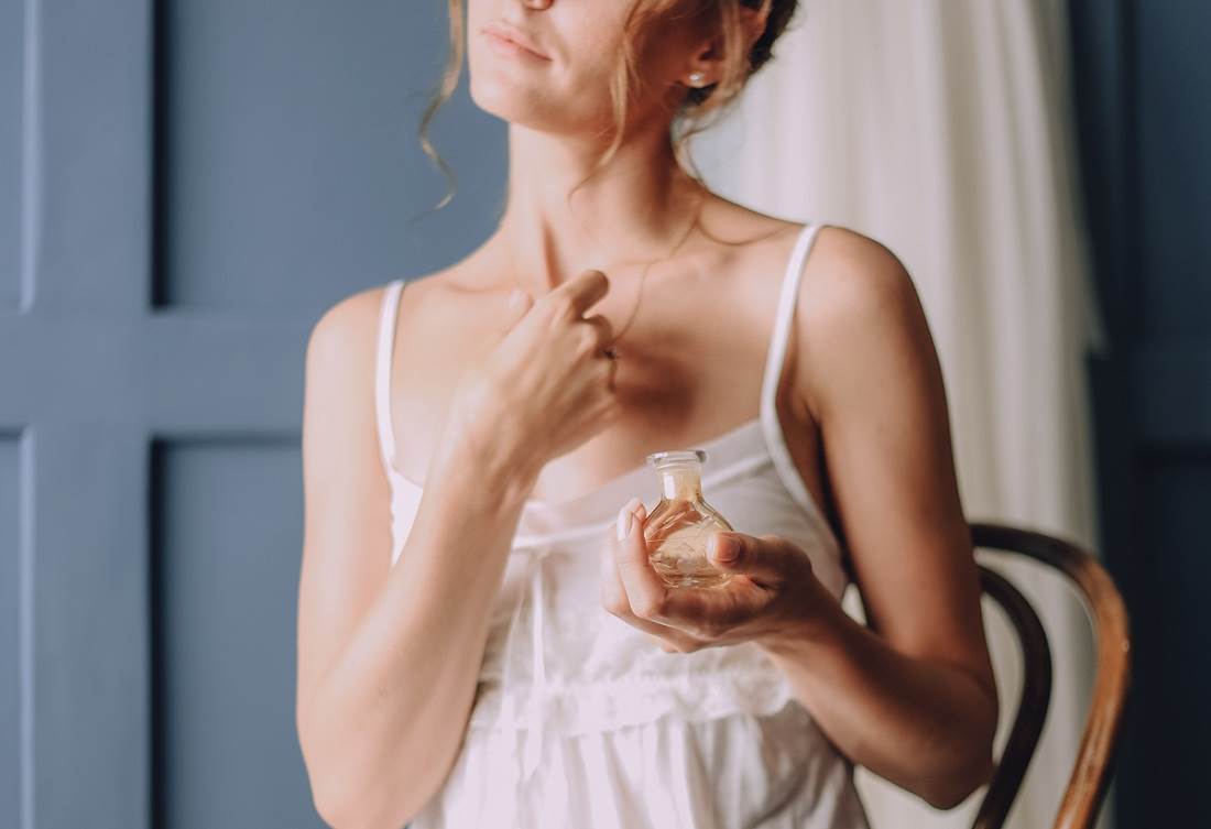 Ženski parfem igra važnu ulogu u igri zavođenja, te nije na odmet znati koje to mirisi najviše privlače muškarce. 