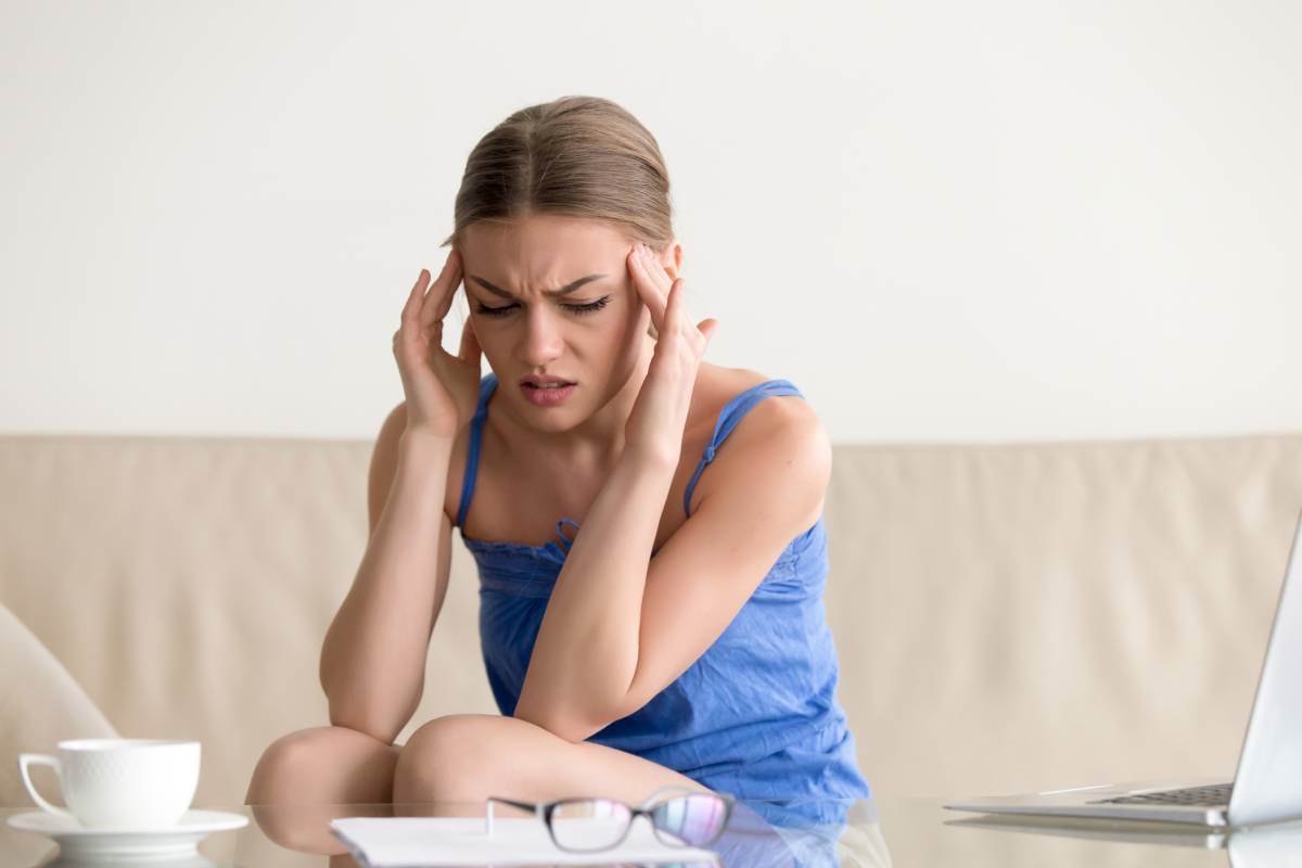  PMS može dovesti do raznih problema kao što je glavobolja. 