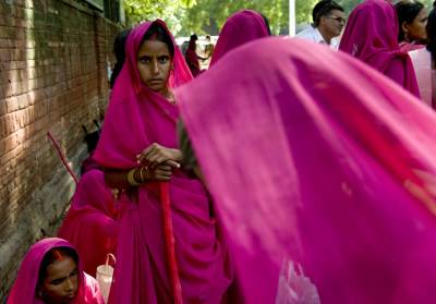 Gulabi banda, Ružičasta banda, Indija, žene, nasilje 