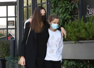 Anđelina Džoli je teško podnela gubitak svoje majke Anđelina Džoli je teško podnela gubitak svoje majke