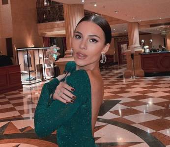 Anastasija Ražnatović uživa u zagrljaju poznatog sportiste. 